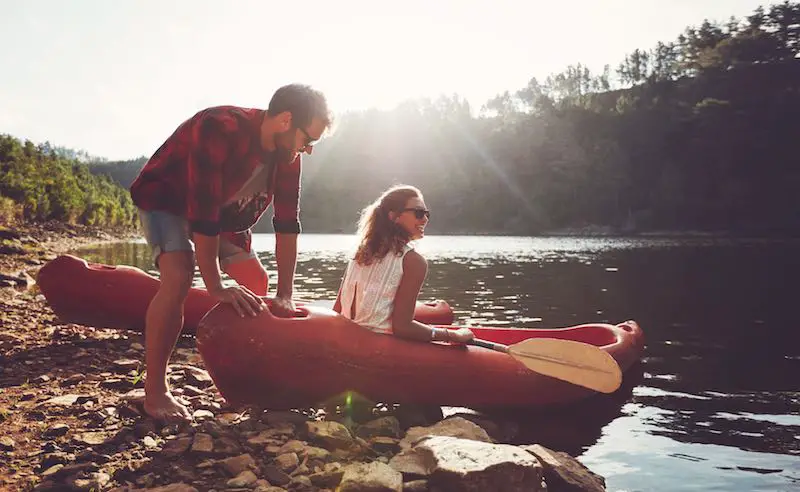 Couple-Canoe, canoe vs kayak